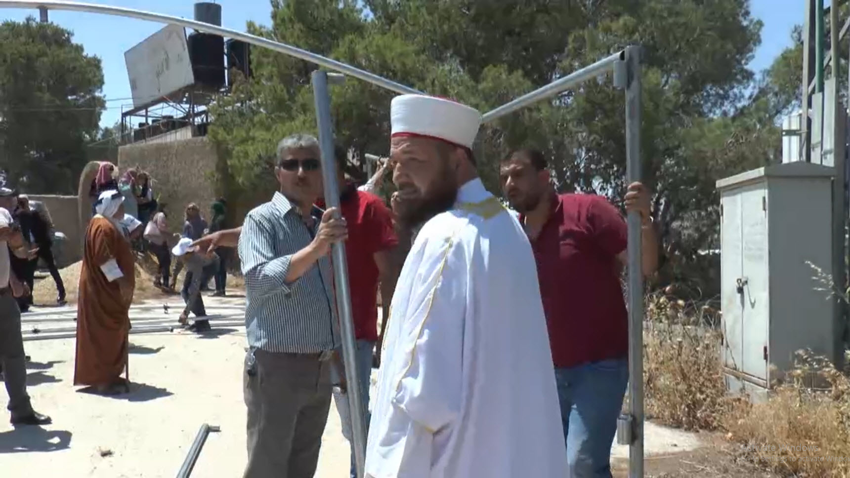 الاحتلال يهدم خيمة الاعتصام بواد الحمص بعد الاعتداء على المتضامنين فيها.. تقرير تلفزيوني