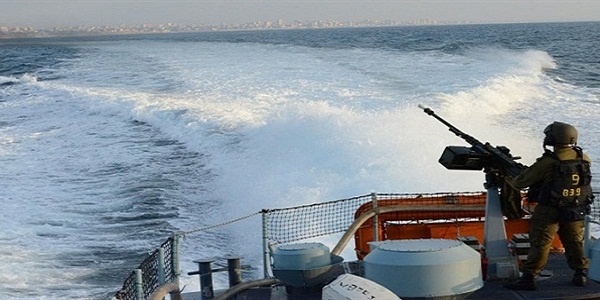 الاحتلال يستهدف مراكب الصيادين ببيت لاهيا