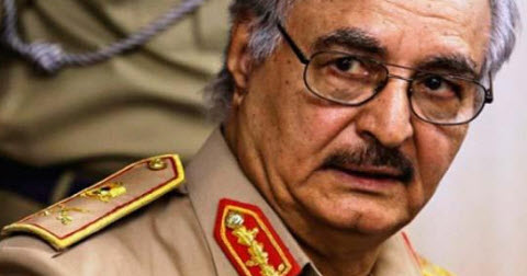 قائد الجيش الليبي يبحث مع وزير الدفاع الروسي مكافحة الإرهاب عبر دائرة مغلقة على متن حاملة الطائرات الأميرال كوزنيتسوف