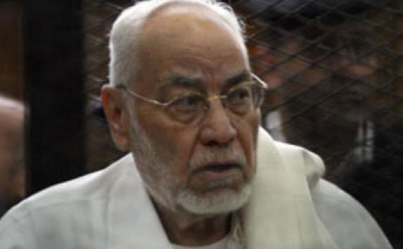 الداخلية المصرية تعلن نقل مرشد “الإخوان” السابق للعناية المركزة
