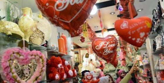 قاض باكستاني يحظر "عيد الحب " في العاصمة
