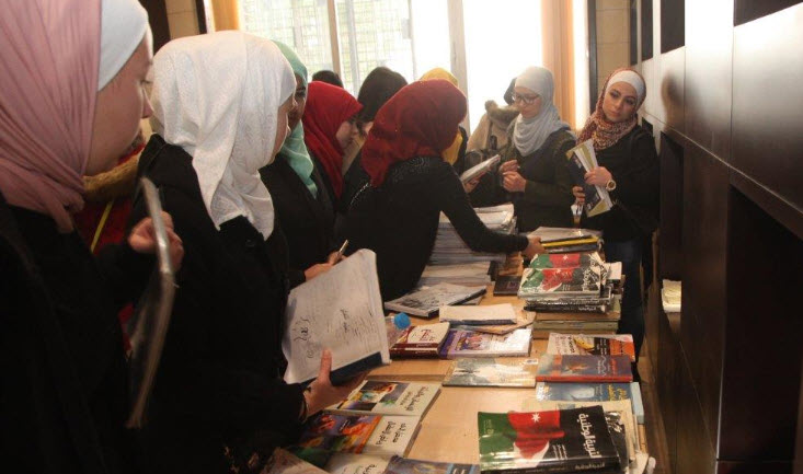 مكتبة جامعة البترا تطلق حملة تدوير الكتب الفصلية بـ500 كتاب مجاني