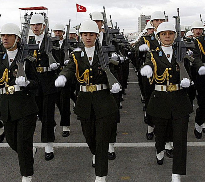 تركيا تسمح بالحجاب في الجيش