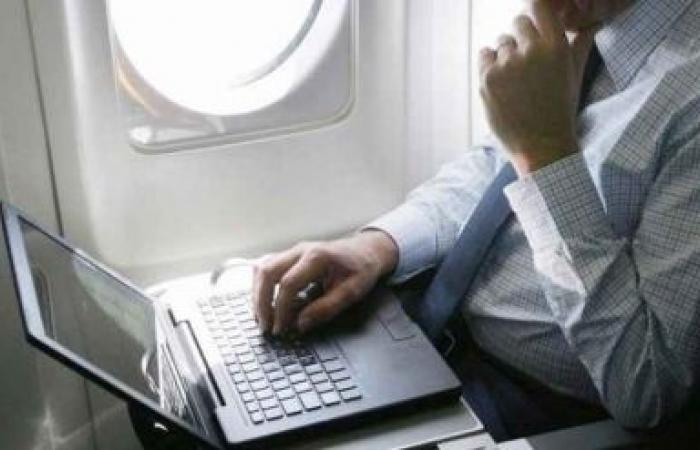 فرنسا "على طريق" حظر الإلكترونيات على متن الطائرات