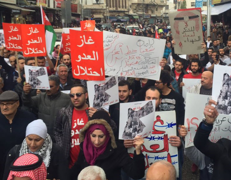 وسط البلد.. مسيرة وفاءً لشهداء الكرامة ورفضا لاتفاقية الغاز مع الاحتلال.. مصور
