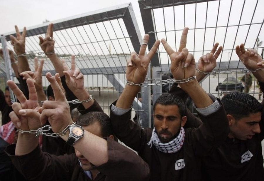 منظمة حقوقية تدعو إلى إحالة ملف الأسرى الفلسطينيين إلى الجنائية الدولية