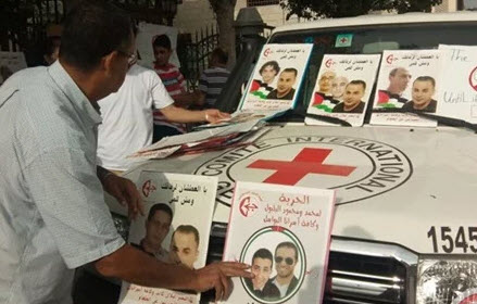 الفلسطينيون يطلبون تدخل الصليب الأحمر للمساعدة في انهاء اضراب الأسرى عن الطعام