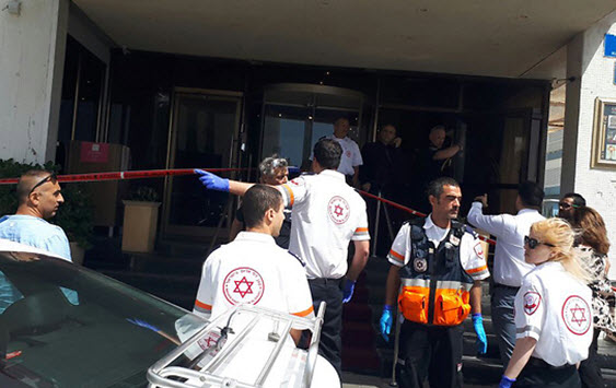 إصابة 4 صهاينة بعملية طعن بـ"تل أبيب"