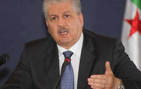 رئيس وزراء الجزائر يبرر قرار غلق الحدود البرية لبلاده