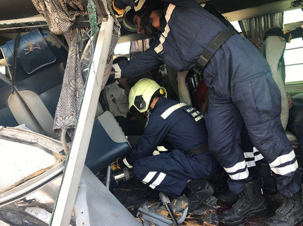 دبي.. وفيات وعشرات الإصابات في حادث اصطدام
