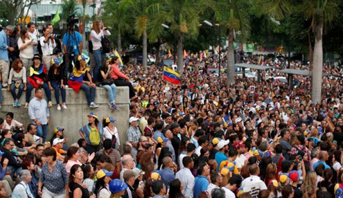 مظاهرات المعارضة بفنزويلا تدخل أسبوعها الثامن