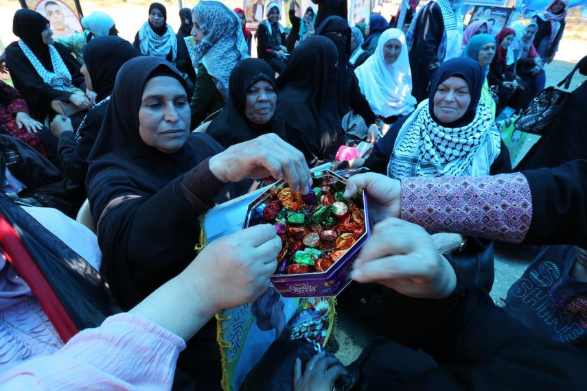 تعليق الإضراب يبهج أجواء رمضان بمنازل عائلات المضربين
