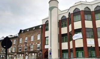 مدير مسجد "فينزبري بارك" يشكو من تجاهل BBC الهجوم على مسجده