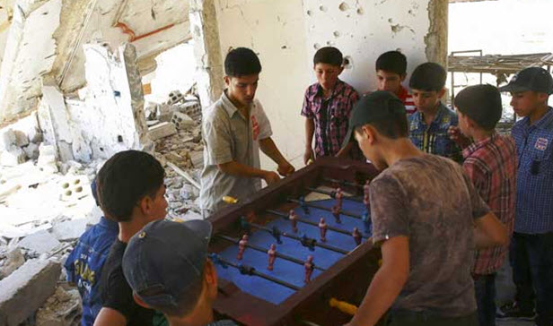 أطفال دوما السورية… فرحة العيد تتحدّى الدمار