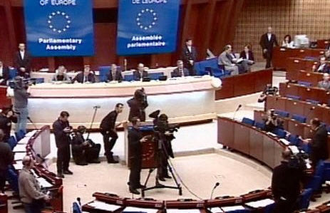 الجمعية البرلمانية لمجلس أوروبا تسعى لإقالة رئيسها بسبب زيارته للأسد