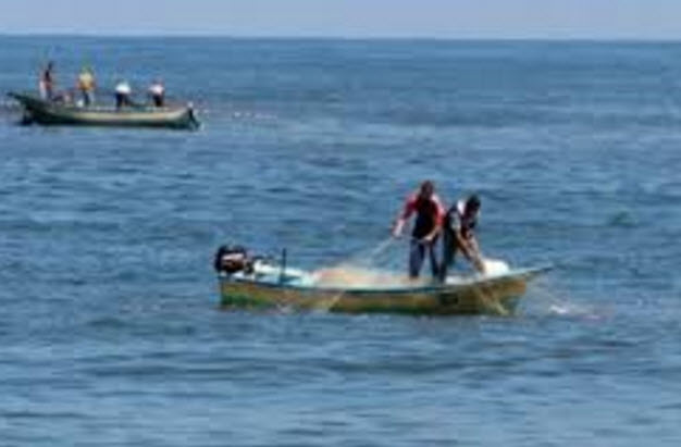 غزة.. الاحتلال يعيد تقليص مساحة الصيد إلى 6 أميال بحرية