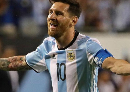 مدرب الأرجنتين: المنتخب ميسي وأي 10 لاعبين