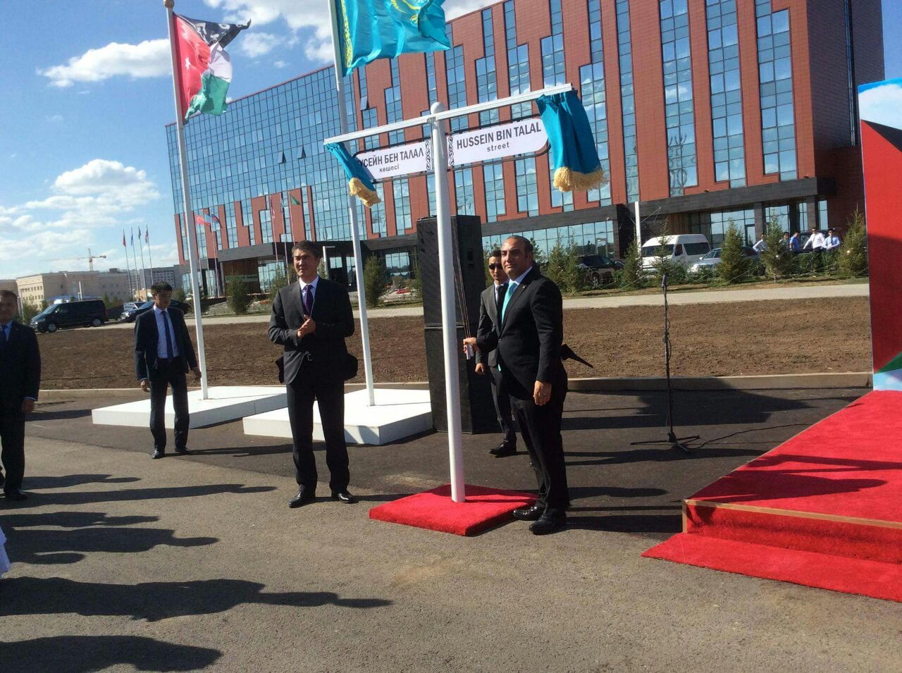 إفتتاح شارع المغفور له الملك الحسين بن طلال في موقعه الجديد في العاصمة الكازخية أستانا