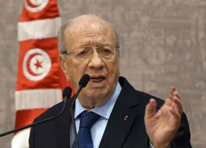 أئمة تونسيون يرفضون دعوة الرئيس السبسي للمساواة بالإرث والزواج للفتيات بغير المسلم