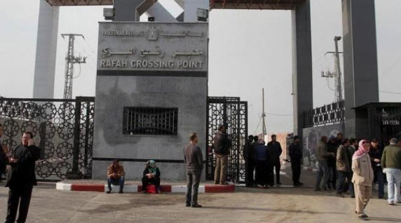 السلطات المصرية تُعيد إغلاق معبر “رفح” عقب فتحه استثنائيا لمدة 4 أيام