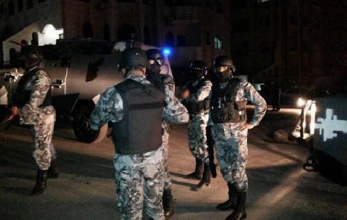  عمان : اصابة رجل امن اثناء مداهمة لـ"مطلوب خطير" في منطقة النصر 