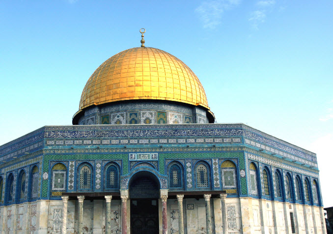 القدس.. 125 "صهيونيا" يقتحمون باحات المسجد الأقصى
