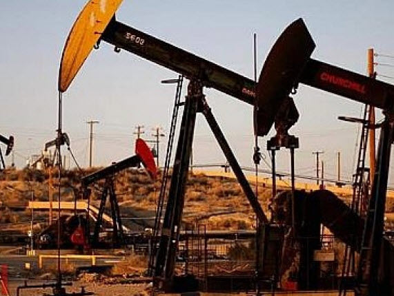 النفط يتراجع بفعل زيادة المخزونات