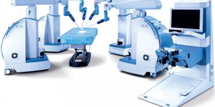 "روبوت جراح" ينجح بإجراء 150 عملية دقيقة!