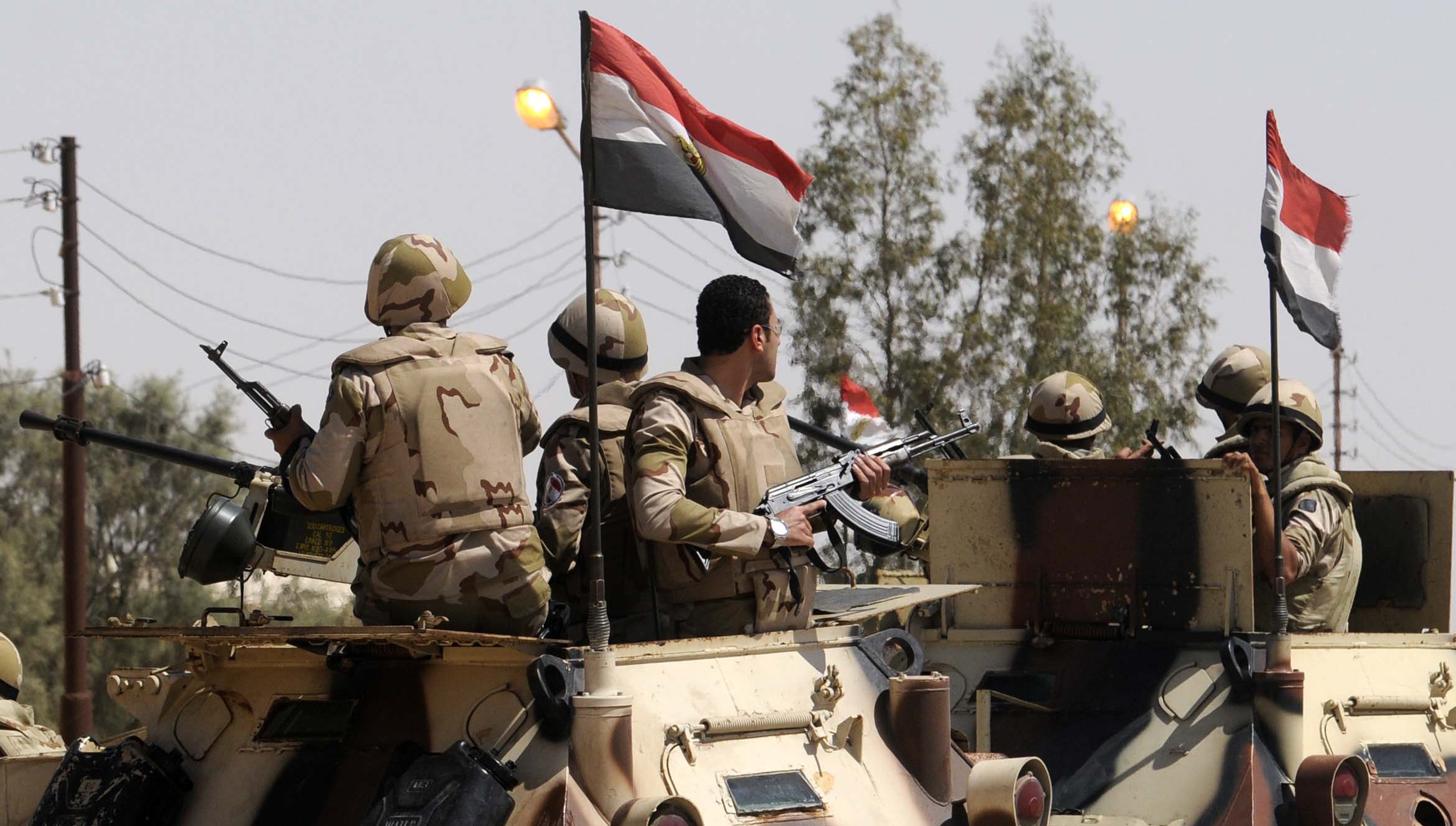 مصادر: مقتل ضابط شرطة وإصابة ضابطين ومجندين في اشتباك مع متشددين بمصر
