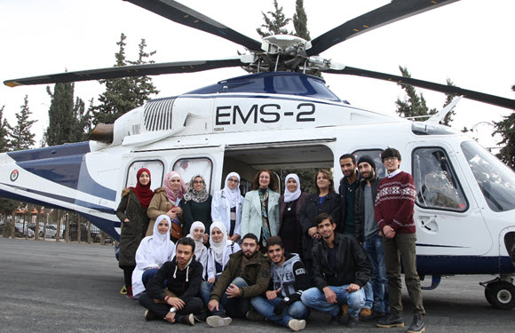 طلبة "تمريض الأردنية" ينفذون تدريبا للإسعاف الجوي