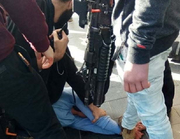إصابة خطيرة لحارس صهيوني بعملية طعن في القدس.. مصور وفيديو