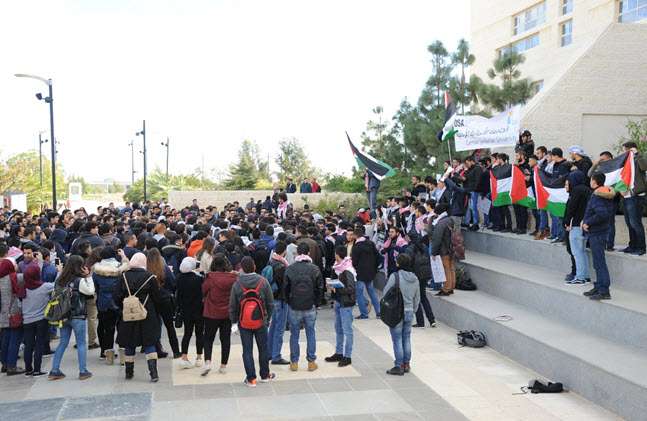 وقفة احتجاجية في الجامعة الألمانية الأردنية ضد قرار ترامب