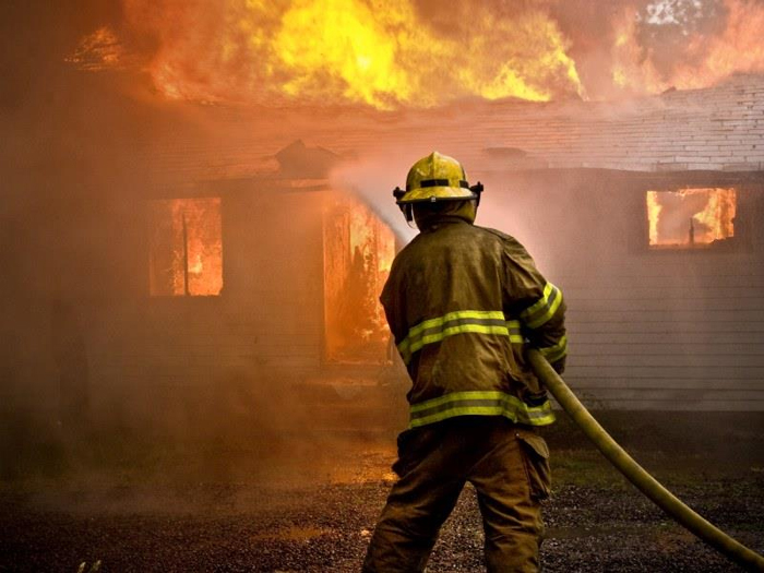 11 إصابة بالاختناق اثر حريق في "البقعة"