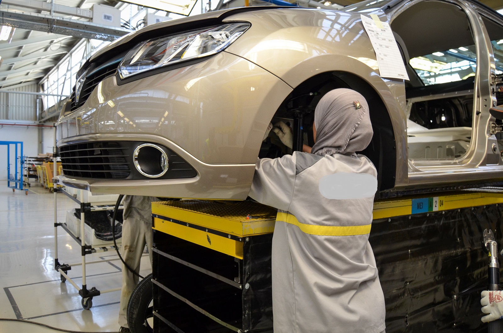 استثمارات فرنسية "ضخمة" في قطاع السيارات بالمغرب