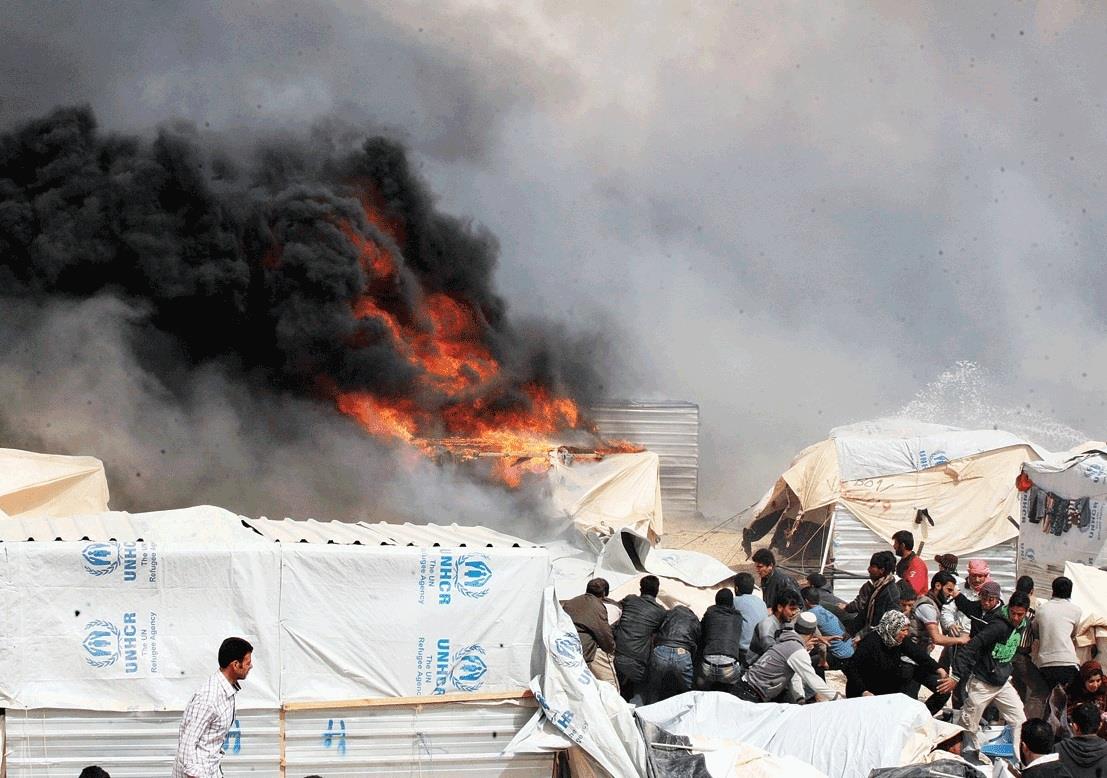 إصابة لاجئ سوري بحريق كرفان في مخيم الزعتري