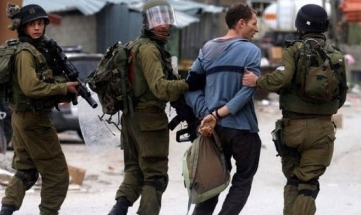 الاحتلال يعتقل 22 فلسطينيا في الضفة الغربية