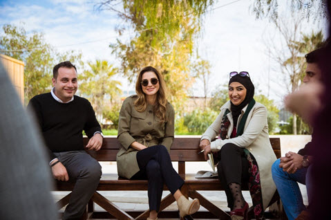 الملكة رانيا العبدالله تطلع على انشطة مبادرة "أنا أتعلم" في جرش