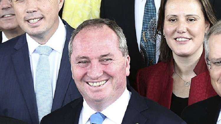 غراميات نائب رئيس وزراء أستراليا مع سكرتيرته السابقة تطيح به من منصبه!