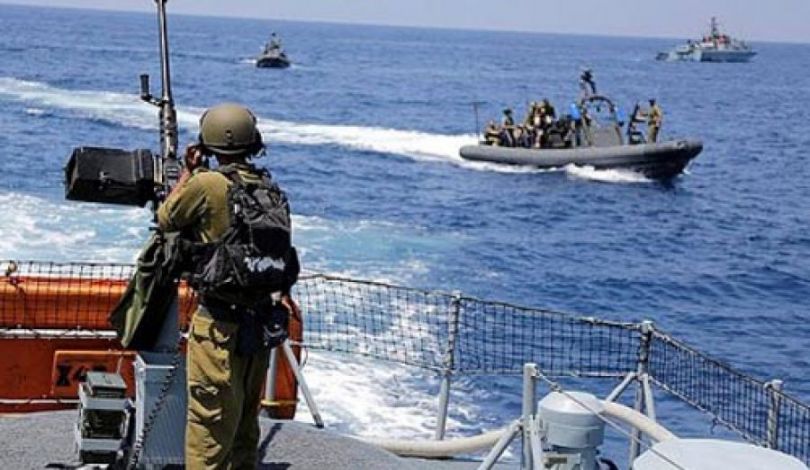 بحرية الاحتلال تعتقل صياديْن فلسطينييْن في بحر غزة وتصادر قاربهما