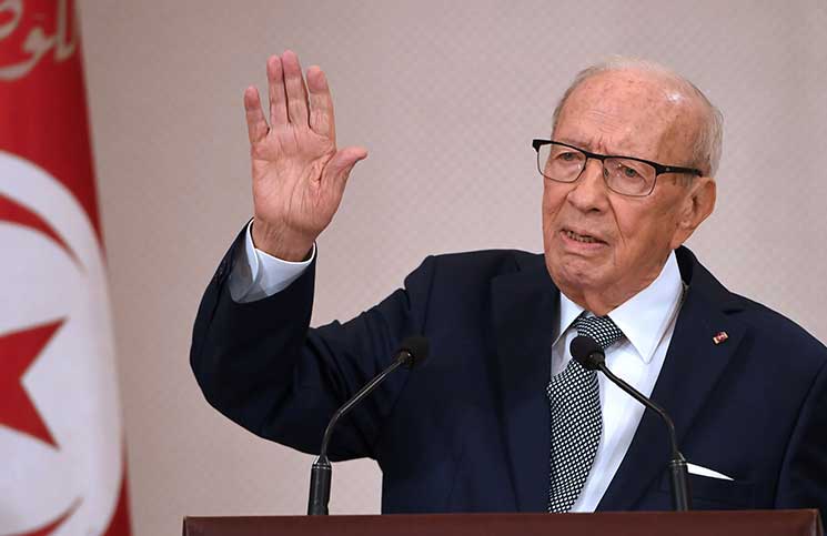 الرئاسة التونسية تلمح لاحتمال ترشّح السبسي لفترة رئاسية جديدة