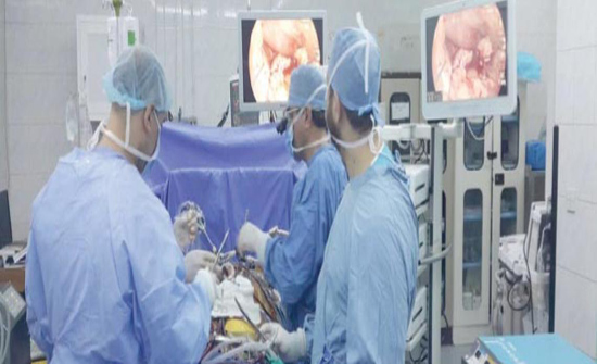 فريق طبي أردني متخصص يجري عمليات جراحية في غزة