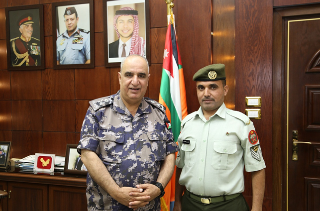 الدفاع المدني يكرم أحد مرتبات القوات المسلحة الأردنية