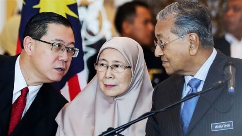 الماليزيون يتبرعون بـ 19 مليون دولار لسداد ديون بلادهم