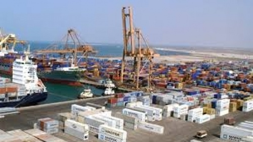 تقدم على الخط المؤدي للميناء.. والحوثي يروّع سكان الحديدة