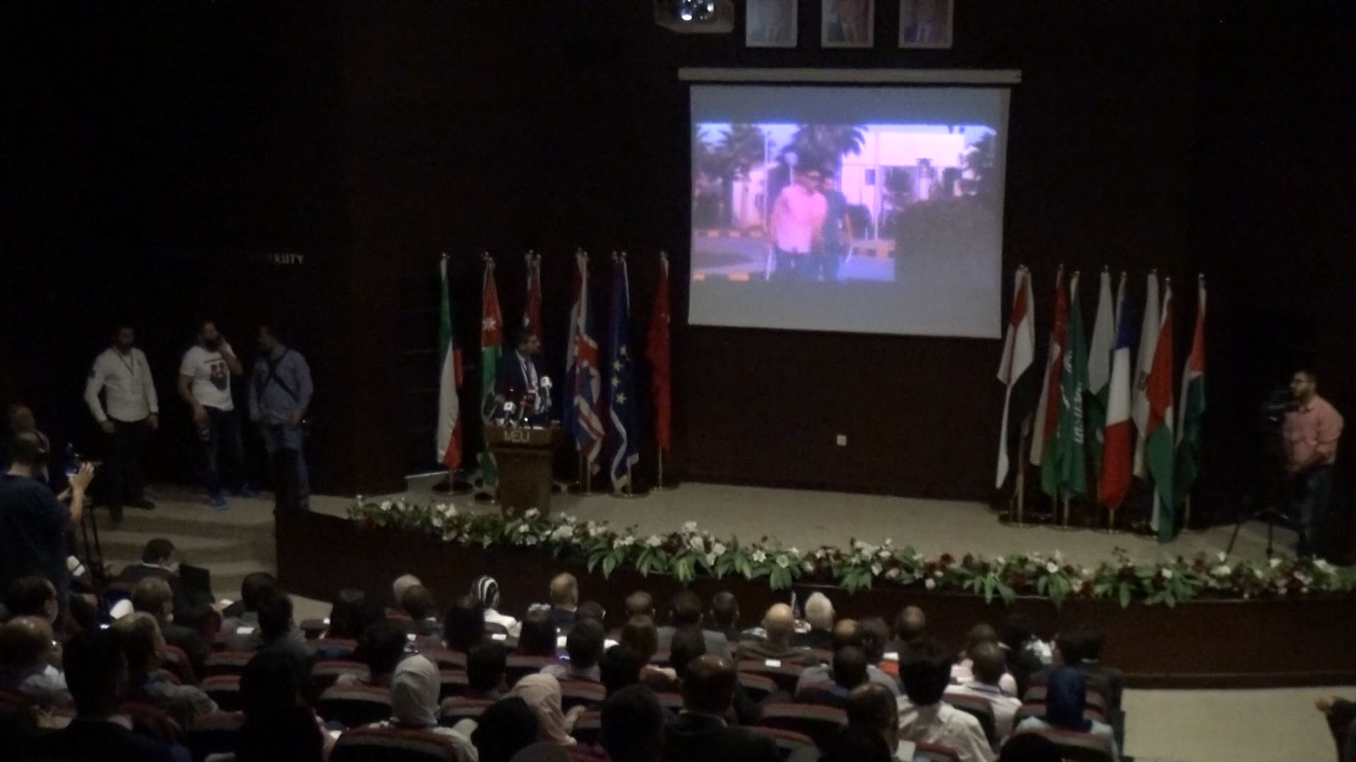 "الشرق الأوسط" تنظم مؤتمرا علميا تقنيا.. تقرير تلفزيوني  