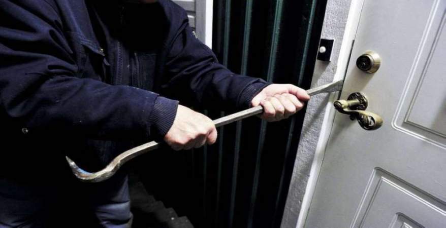  ضبط 5 أشخاص سرقوا 370 ألف دينار ومصاغ في عمان 