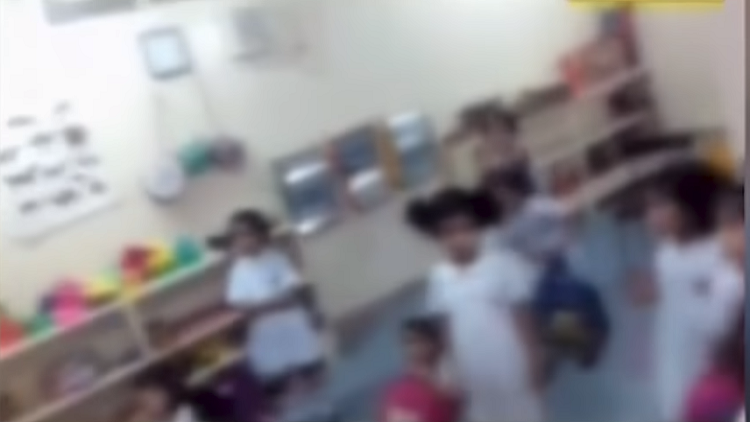 الهند.. حبس أطفال في قبو مدرسة بسبب الأقساط!