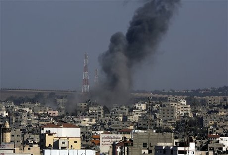 بعد إعلان التهدئة.. غارة صهيونية على مواقع لحماس في غزة