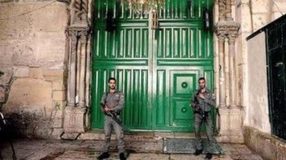 الاحتلال يعيد فتح أبواب المسجد الأقصى بعد إغلاقها لساعات