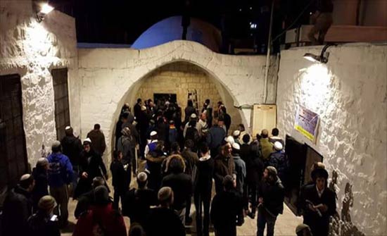 اصابات خلال مواجهات اثر إقتحام مئات المستوطنين قبر يوسف شرق نابلس